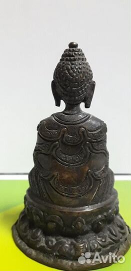 Старинный бронзовый будда