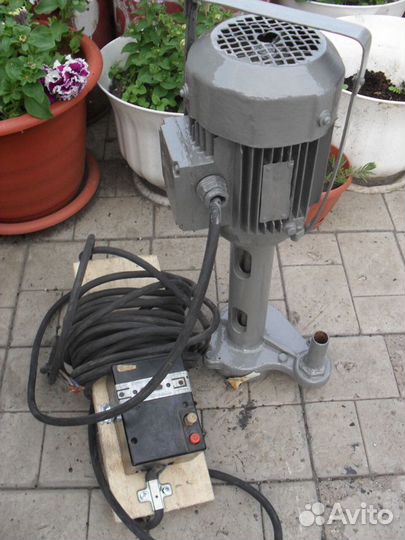 Продам насос водяной вертикальный на 380 вт