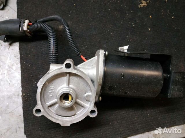 Мотор включения полного привода. Great wall 1804030sy электропривод включения. Моторчик включения полного привода кайрон. Моторчик включения раздатки ssangyong. Мотор включения полного привода.