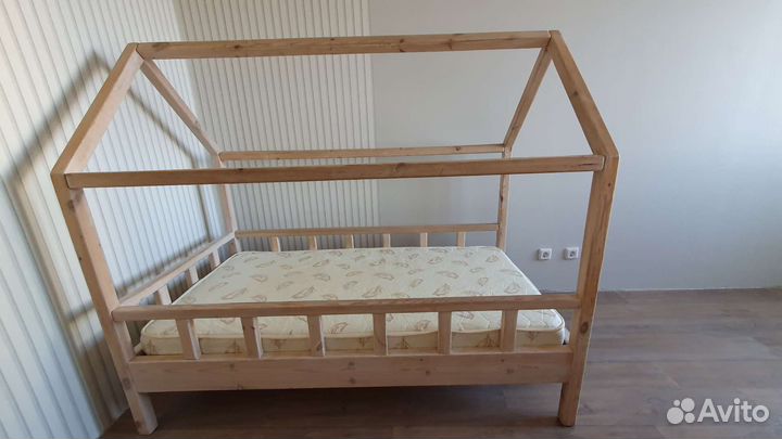 Детская кровать домик