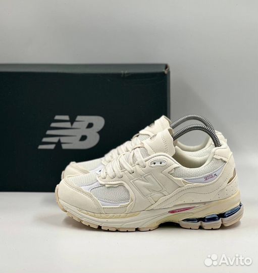 Женские Кроссовки New Balance 2002R Lux