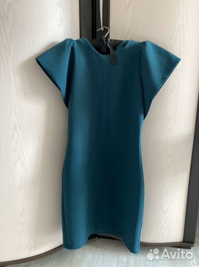 Платье изумрудного цвета