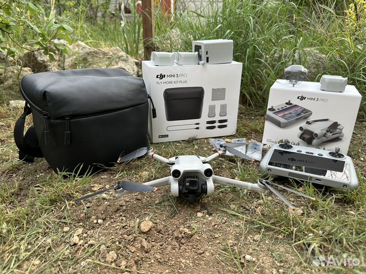 Квадрокоптер DJI Mini 3 Pro RC Fly More Plus (FCC)