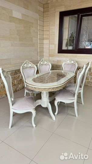 Стол и стулья