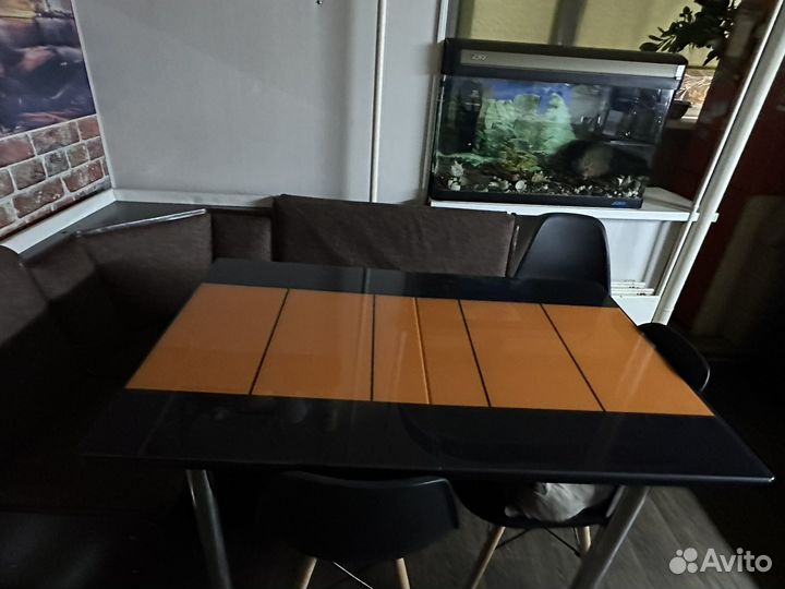 Кухонный стол раскладнойс уголком и стульями