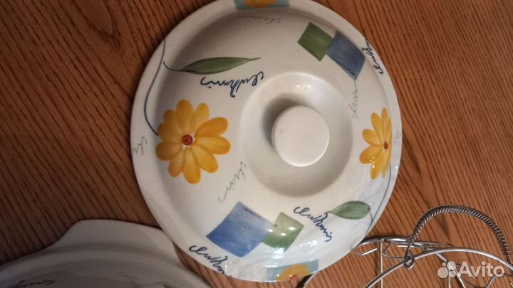 Конфетница, жестяные банки, керамическая кастрюля