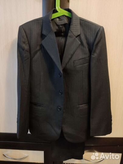 Костюм школьный новый