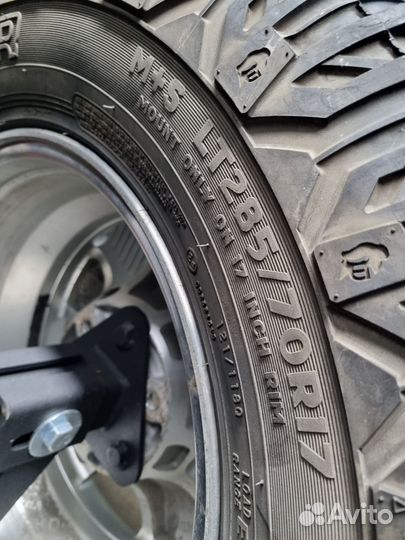 Cooper Discoverer STT 285/70 R17