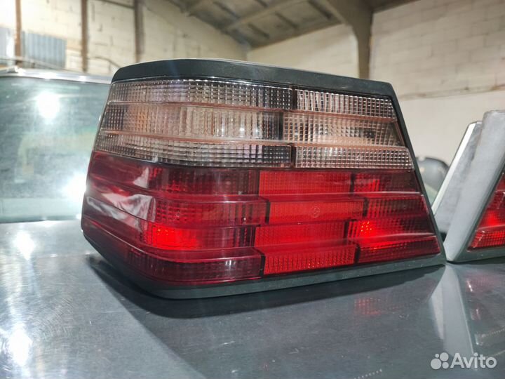 Задние фонари W124 оригинал