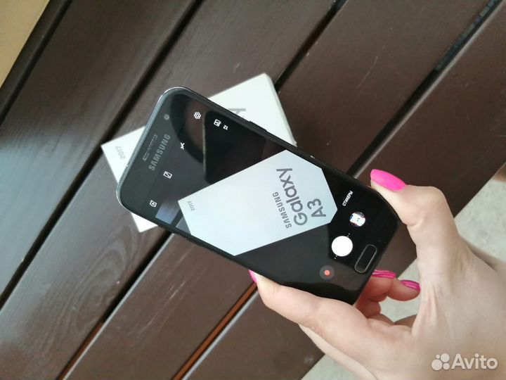 Продам Samsung galaxy a3 2017
