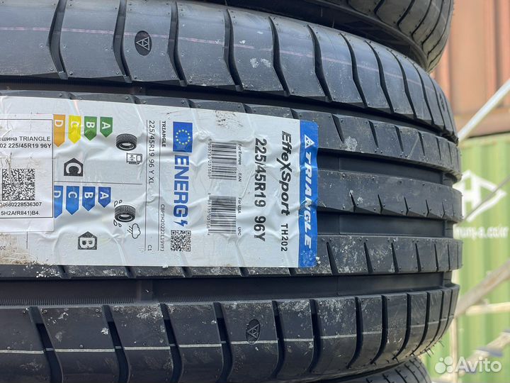 Triangle EffeXSport TH202 225/45 R19