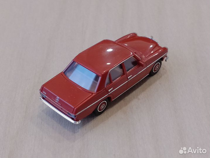 Mercedes Benz 240 W115 (1968-1976)