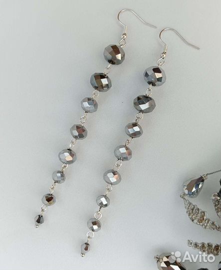 Серьги длинные из бусин и страз