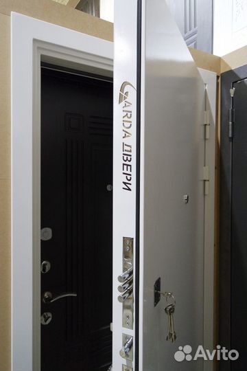 Белая стальная дверь Гарда С12