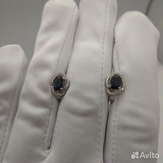 Золотые серьги с бриллиантом