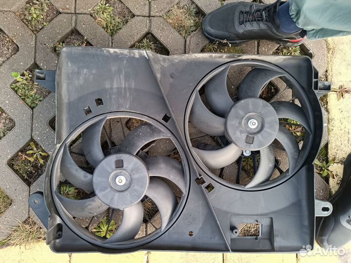 Рамка на радиатор додж