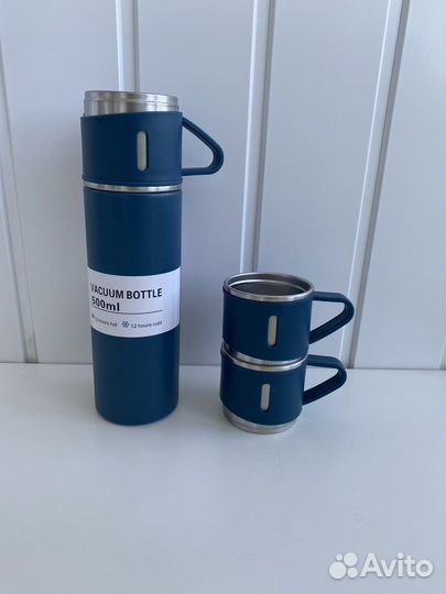 Термос с кружками. Термос