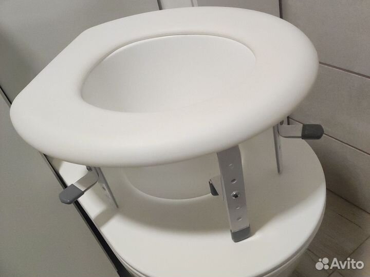 Насадка на унитаз после операции