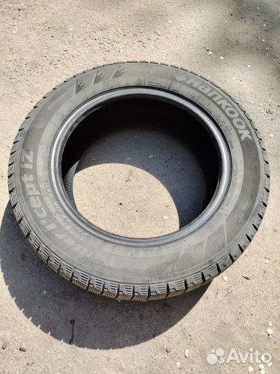 Hankook Winter I'Cept IZ W606 215/60 R16