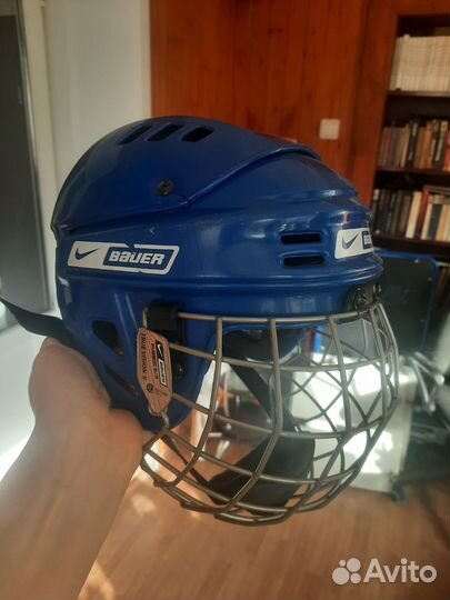 Хоккейный шлем