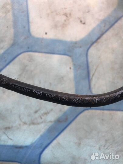 Трубка вакуумная 04E133366E