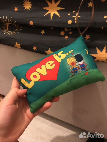 Подушка love is