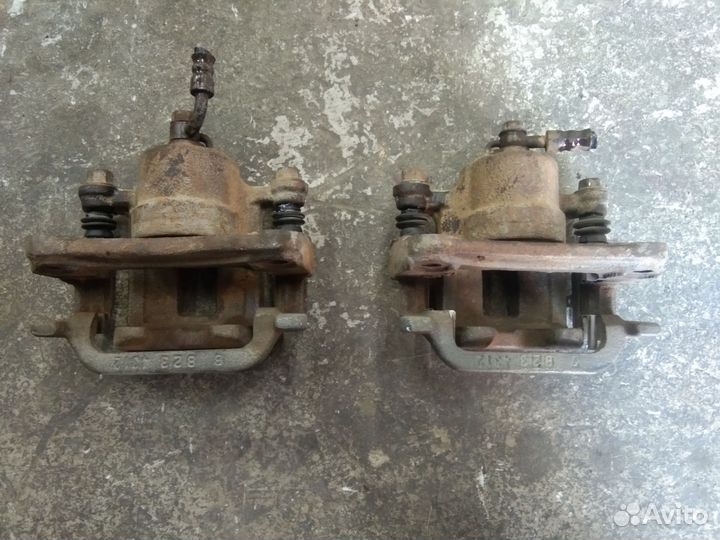 Суппорт тормозной задний Инфинити M35