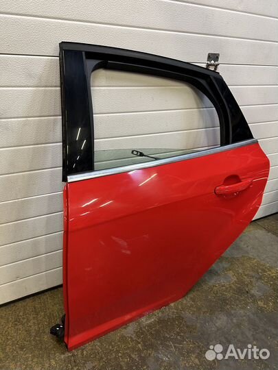 Задняя левая дверь Ford Focus 3