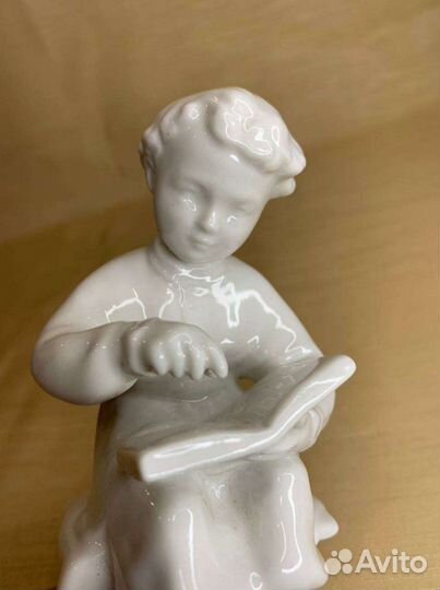Фарфоровая статуэтка Юный Ленин / Молодой Ульянов