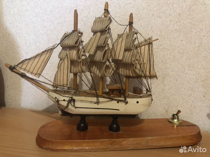 Модель корабля из дерева