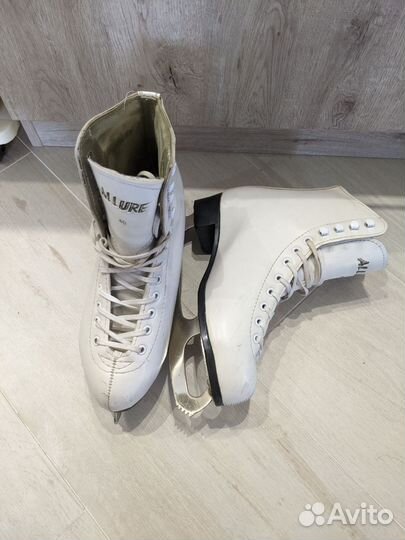 Коньки фигурные женские