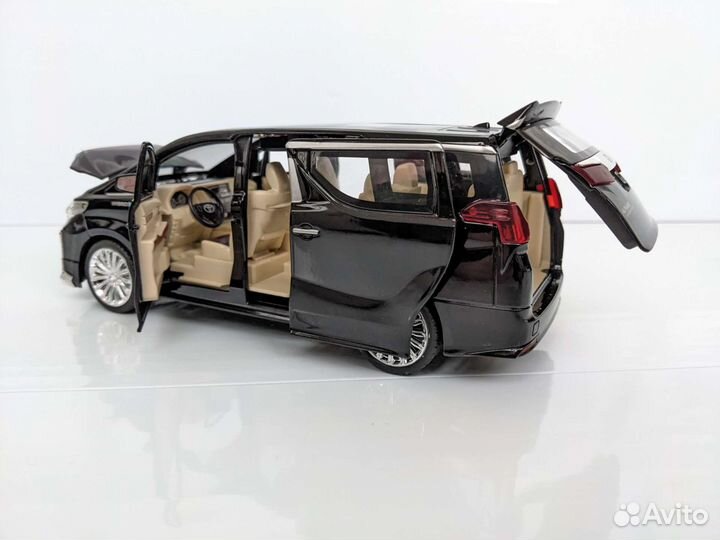 Металлическая модель Toyota Alphard