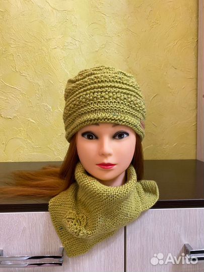 Комплект шапка и шарф-манишка женский