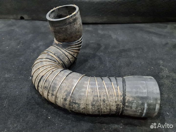 Патрубок интеркуллера правый Mercedes W202 M111