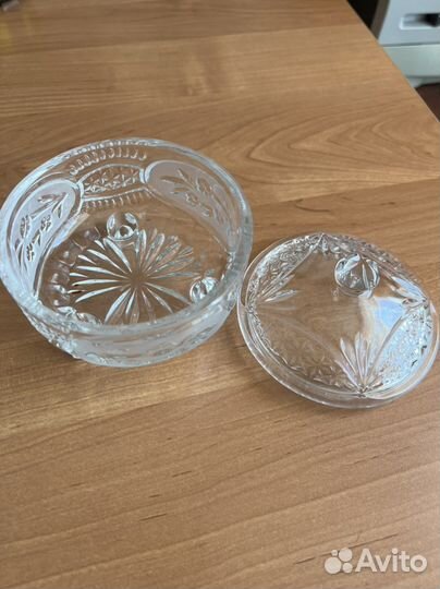 Хрустальные вазы конфетницы на ножке