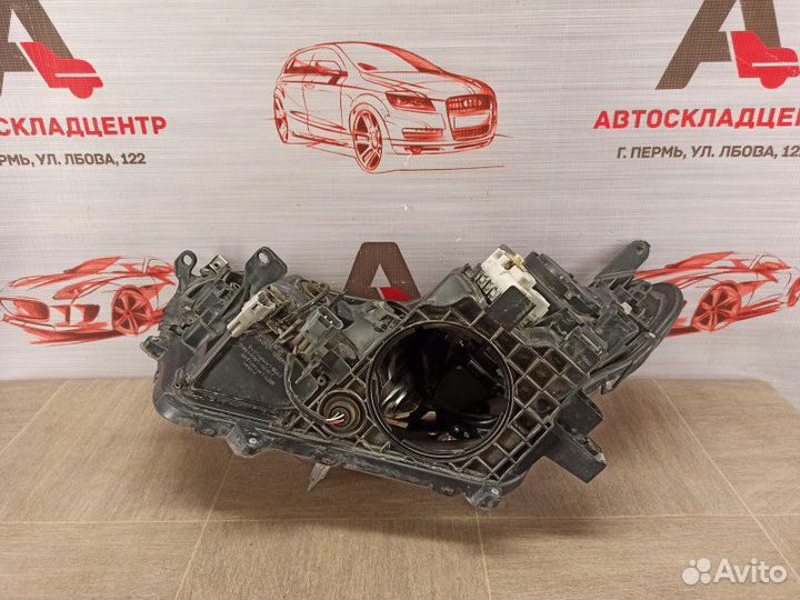 Фара правая Toyota Rav4 с 2015 года LED