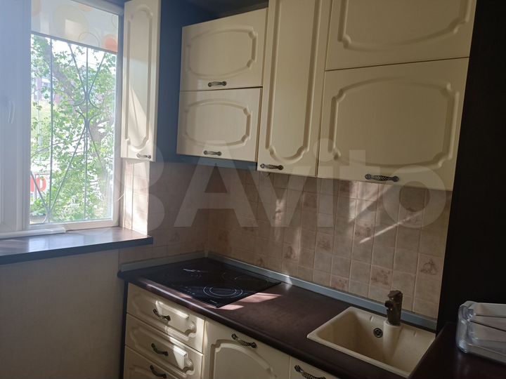 4-к. квартира, 72 м², 1/10 эт.