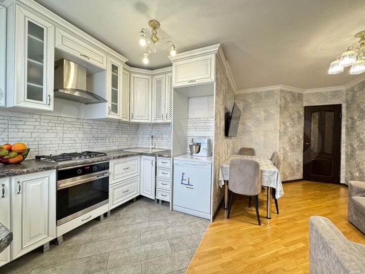 3-к. квартира, 80 м², 10/10 эт.