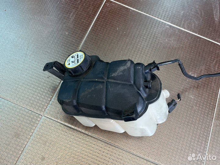 Бачок расширительный Land Rover Discovery Sport 20