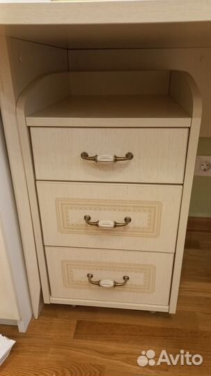 Письменный стол