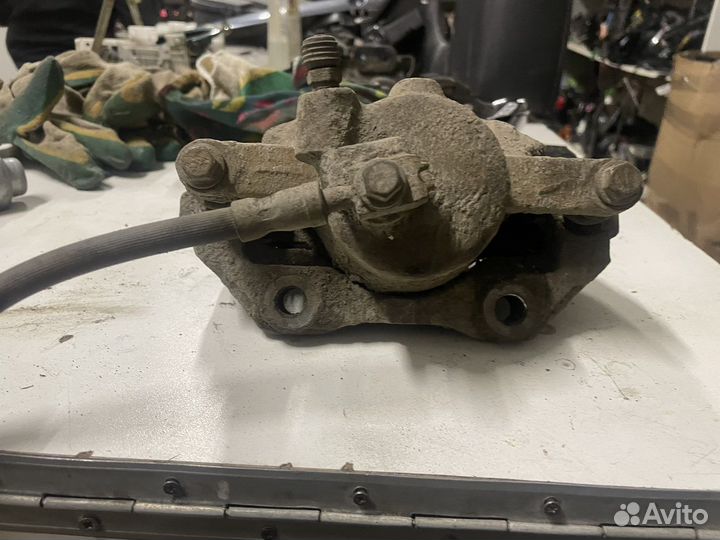 Суппорт передний левый Volkswagen Polo 11-2020