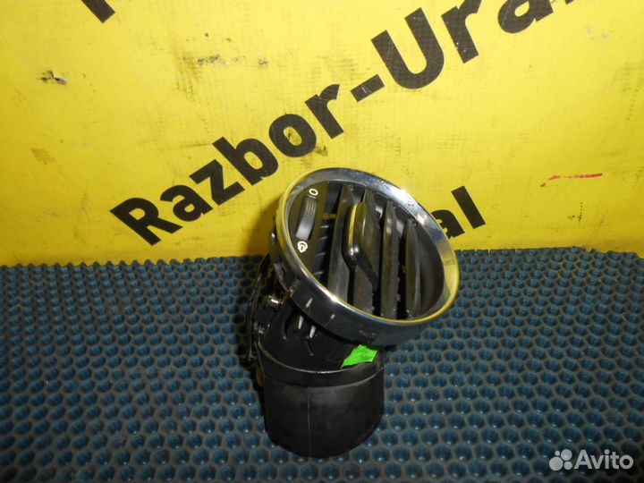 Дефлектор воздушный левый Пежо 308