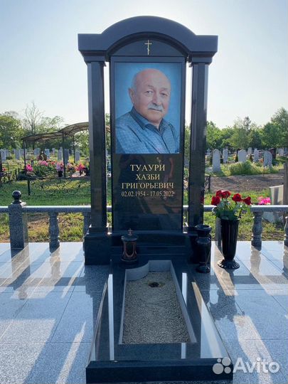 Памятник на могилу из гранита и мрамора