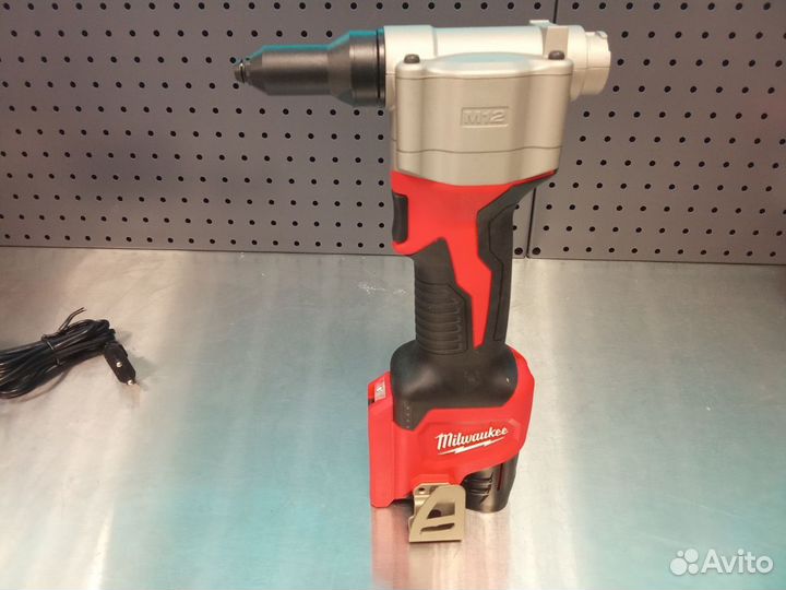 Заклепочник Milwaukee M12 bprt-201X