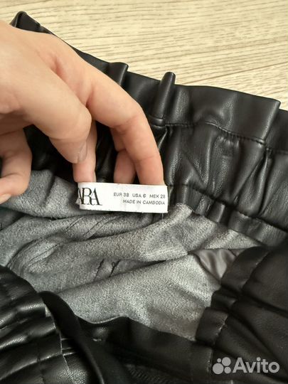 Кожаные брюки zara, футболка bershka