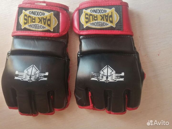 Боксерские перчатки