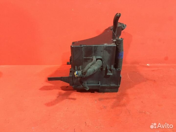 Блок предохранителей под капот Kia Venga хетчбэк