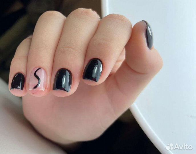 Модель на маникюр