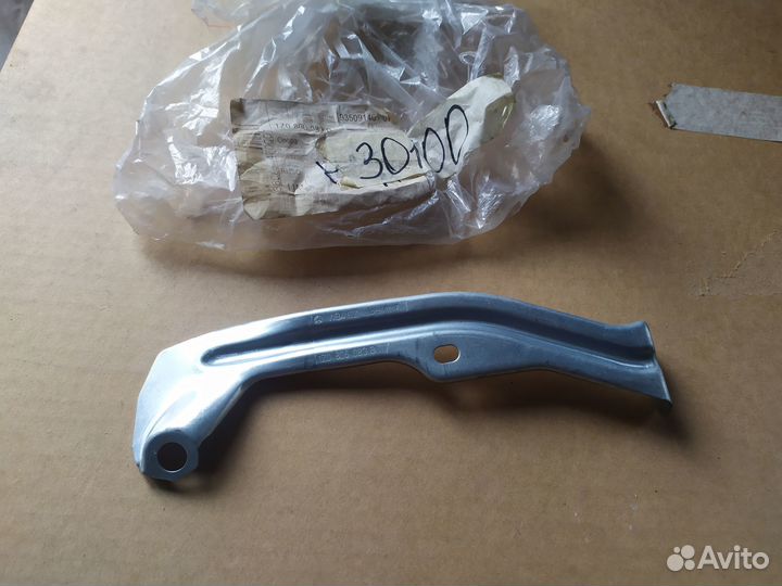 Кронштейн крепления крыла для Skoda Octavia A5 1Z