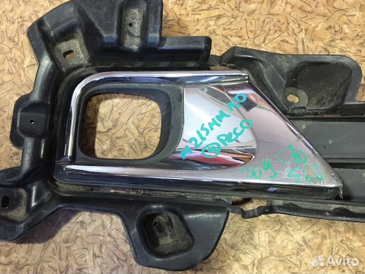 Решетка пер бампера правая Toyota Land Cruiser 200